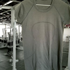 Lululemon Men's Gray T Shirt Size Small